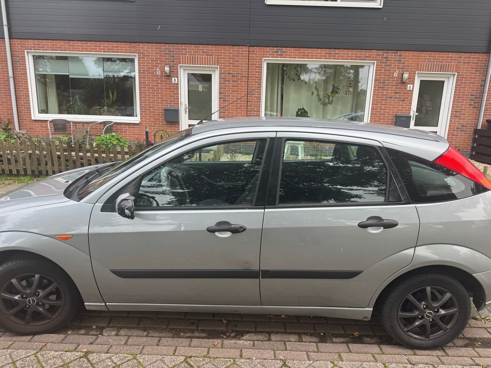 Ford Focus 1.6 I Trend 5D 2003 Grijs, Auto's, 1596 cc, 15 km/l, 100 pk, 49 €/maand