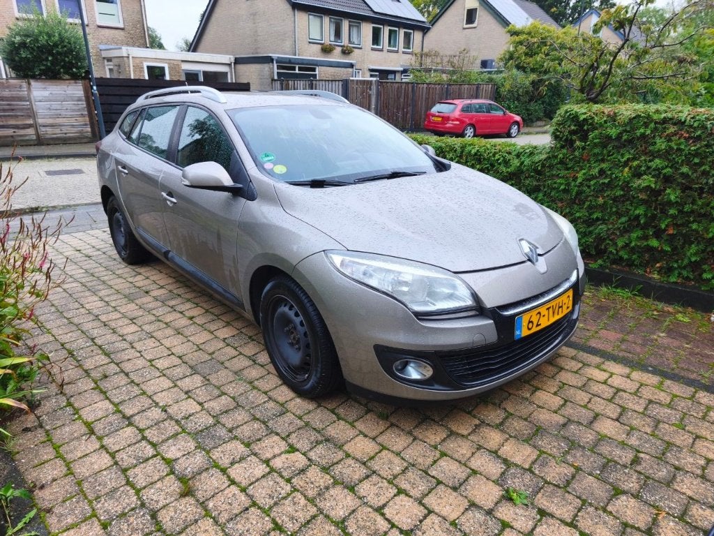 Renault Mégane 1.5 dCi 110PK | 308.000 km | APK 05-2027, Auto's, Voorwielaandrijving, 4 cilinders, Bruin, 1283 kg