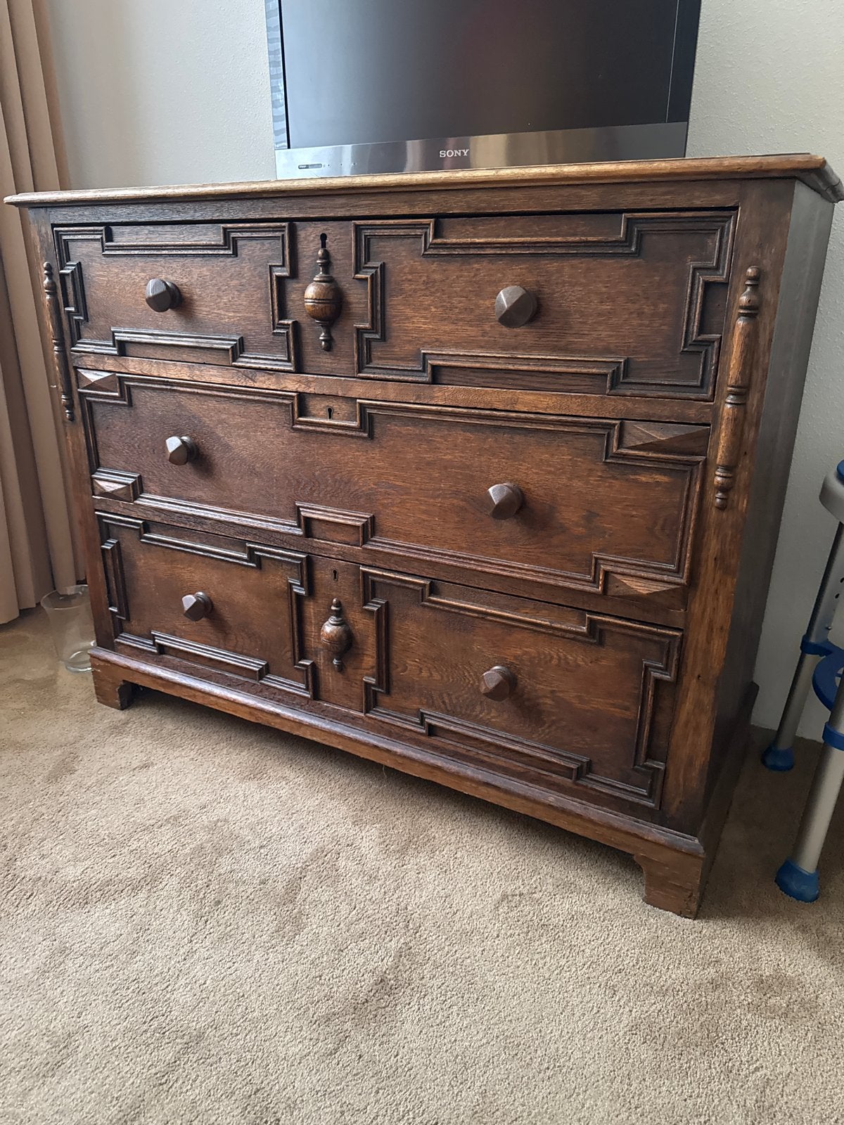 Antieke Eiken Commode met Sierlijke Details, Ophalen
