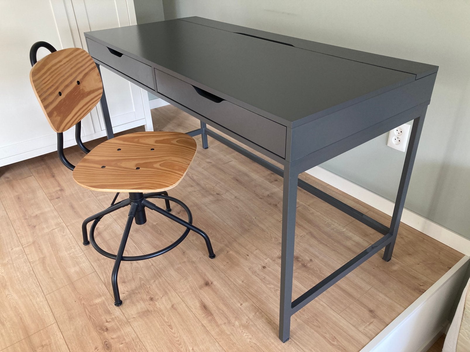 Bureau en stoel, Huis en Inrichting, Bureaus, Ophalen, Gebruikt, 132 cm, In hoogte verstelbaar