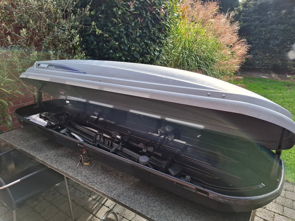Thule Pacific 700 dakkoffer + dakdragers, Ophalen, Zo goed als nieuw