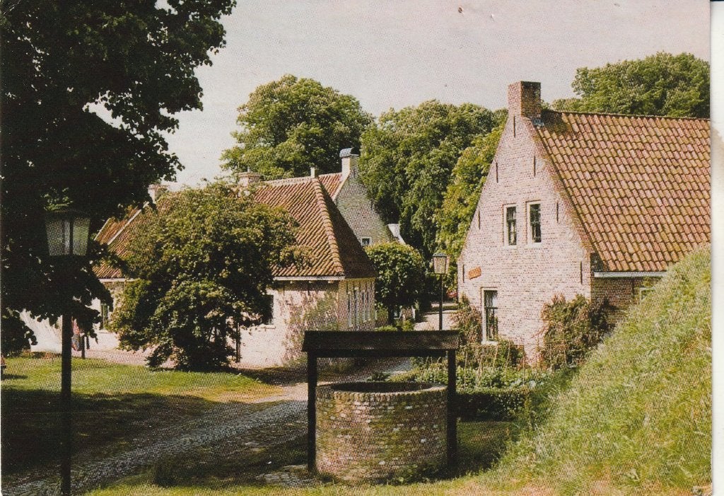 Bourtange Doorkijkje Oude Wallen 1985, Ophalen of Verzenden, 1980 tot heden, Gelopen, Groningen