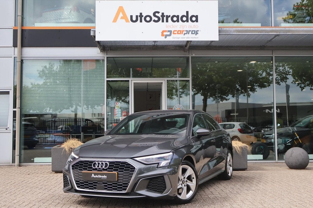 Audi A3 Limousine 30 S-Line TFSI | Virtual | LED | Climate |, Auto's, Gebruikt, Regensensor, Met garantie (alle), Leder en Stof