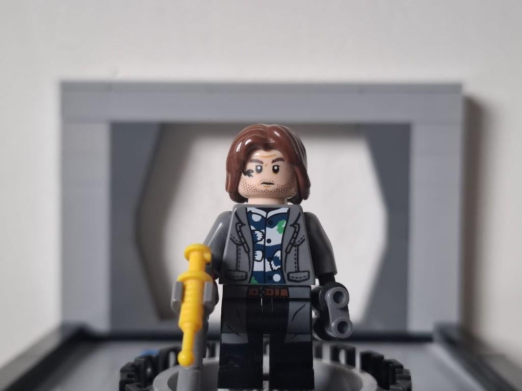 LEGO Jurassic World - minifiguur - jw077 - Rainn Delacourt, Ophalen of Verzenden, Zo goed als nieuw, Losse stenen, Lego