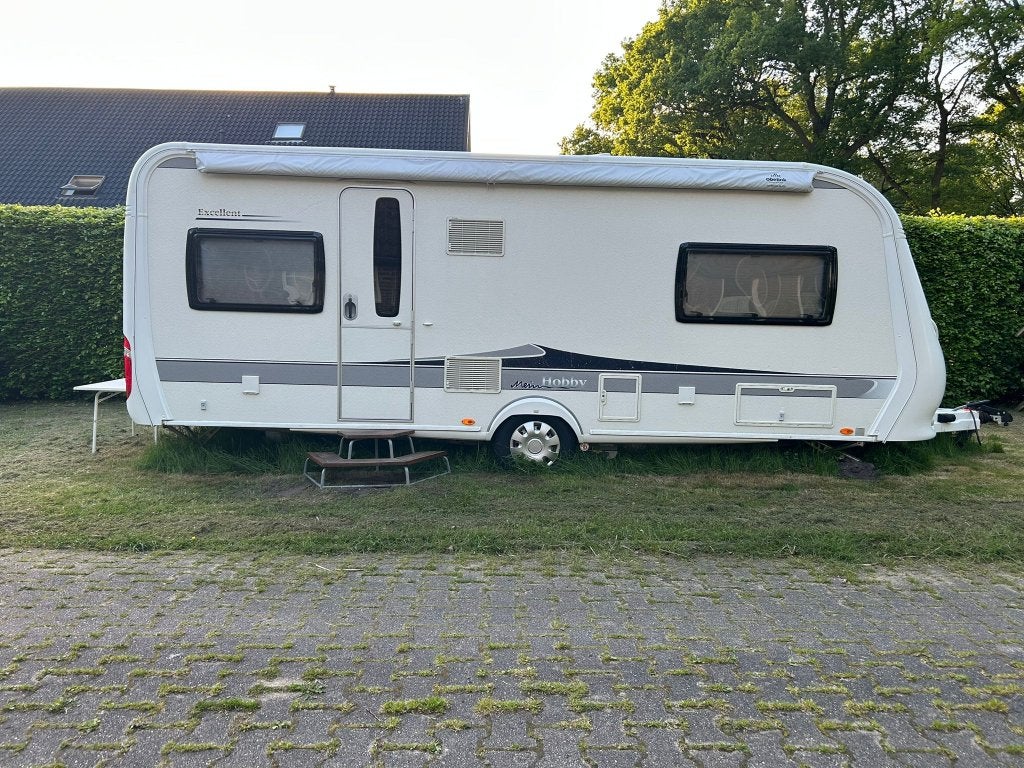 Hobby Excellent 560 UL 2 Ap. bedden + 250cm breed +Tent, 2 aparte bedden, Rondzit, Particulier, 5 tot 6 meter