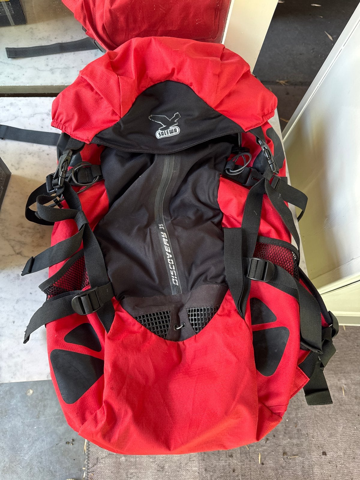 Salewa Discovery 35 Trekking Rugzak Rood, Sieraden, Tassen en Uiterlijk, Gebruikt, 25 tot 40 cm, Trekking, Ophalen