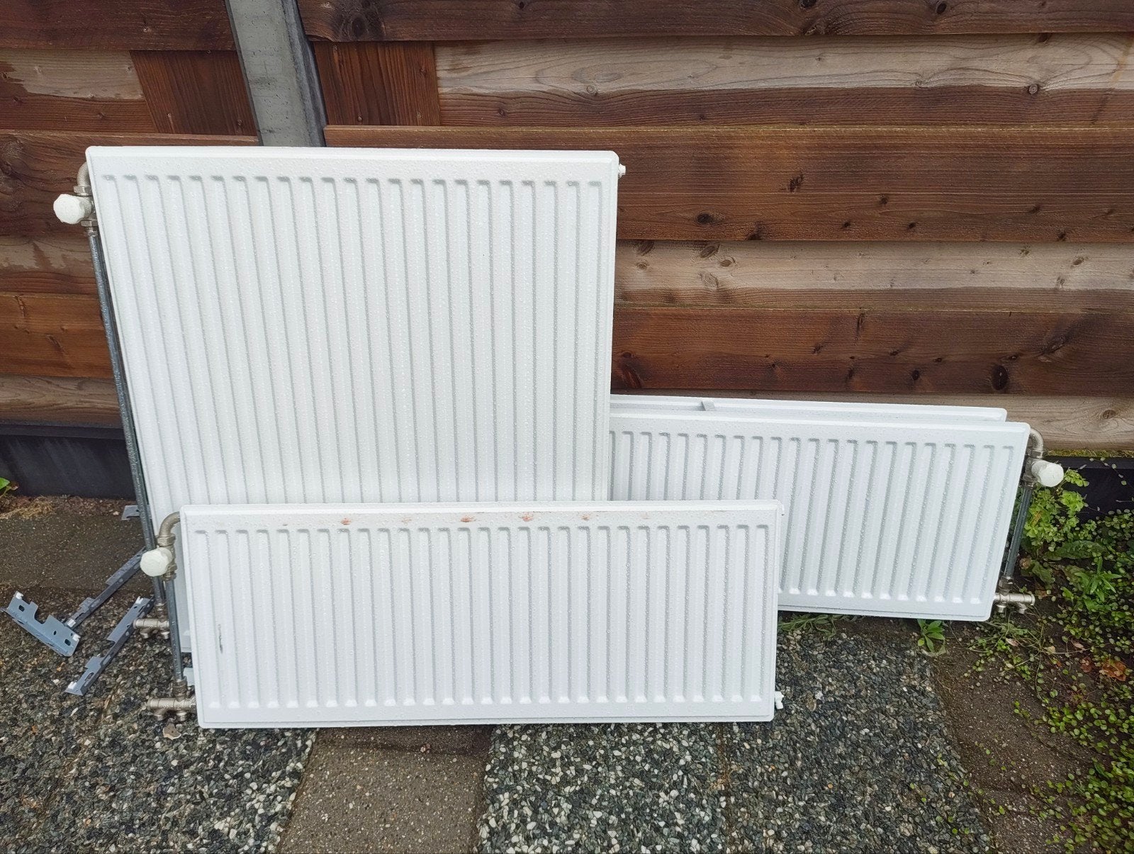 Set van 3 gebruikte radiatoren met beugels, Ophalen, Zo goed als nieuw, Radiator, 30 tot 80 cm