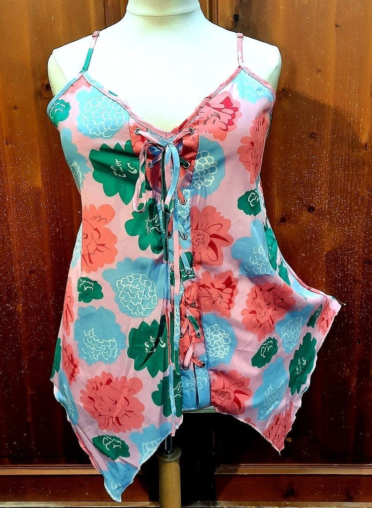 Kleurige punten top met rijgveter 48-50, Verzenden, Nieuw, Shirt of Top