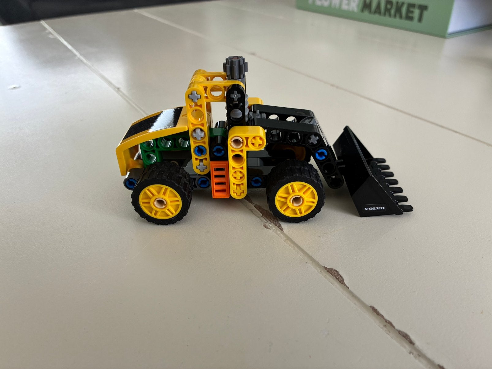 Lego Technic Volvo Shovel, Ophalen of Verzenden, Zo goed als nieuw