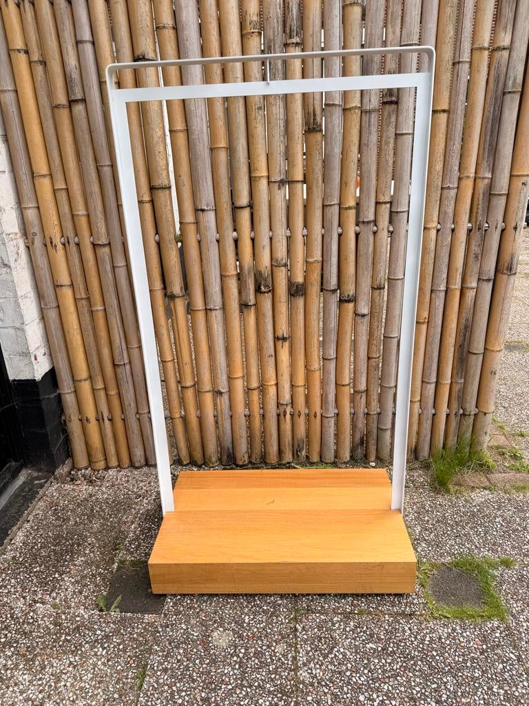 Professioneel kledingrek met houten basis, Ophalen, Gebruikt