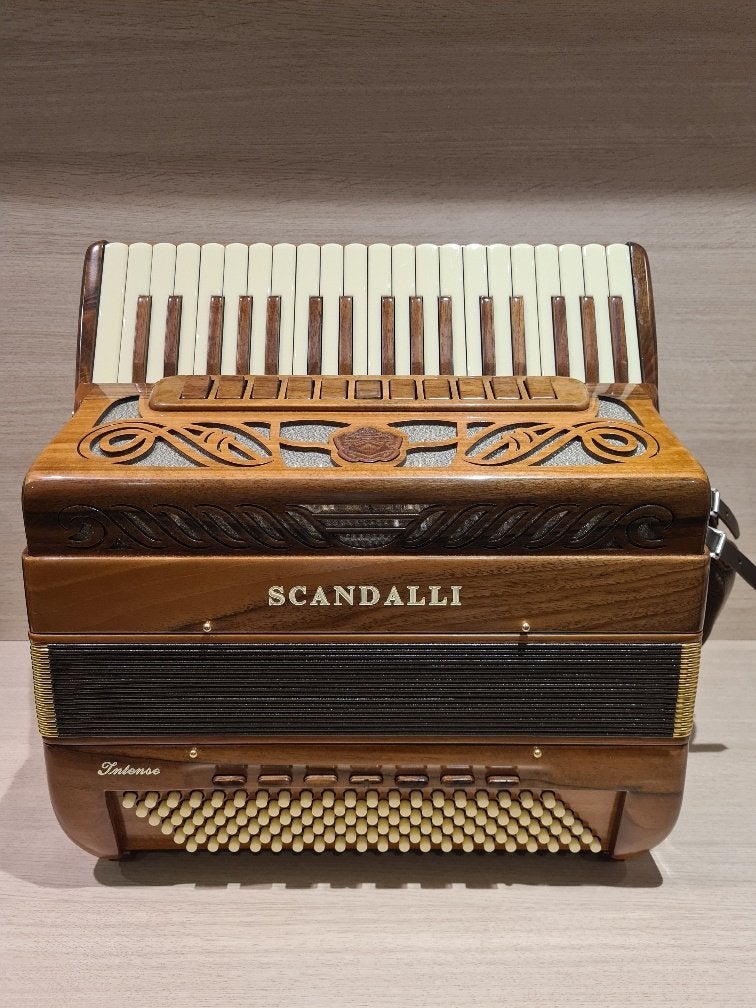 Scandalli Intense 37 occasion cassotto accordeon, Muziek en Instrumenten, Gebruikt, Met koffer, Toetsaccordeon, 120-bas