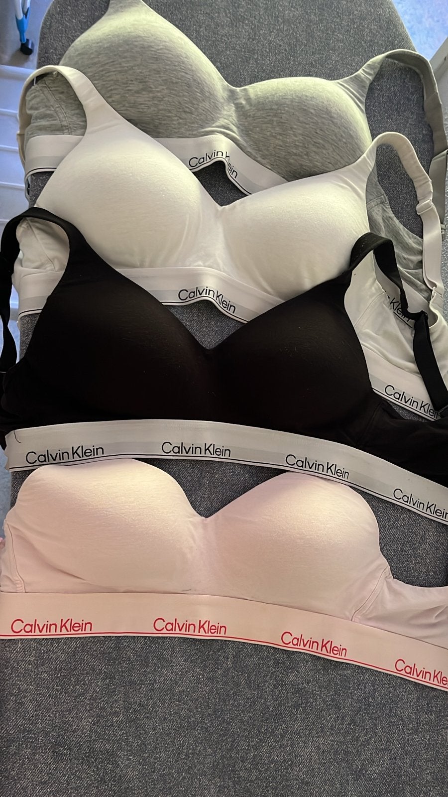 Calvin Klein BH's - Set van 4 (Zwart, Wit, Grijs, Roze), Kleding | Dames, Ondergoed en Lingerie, BH, Zwart, Ophalen of Verzenden