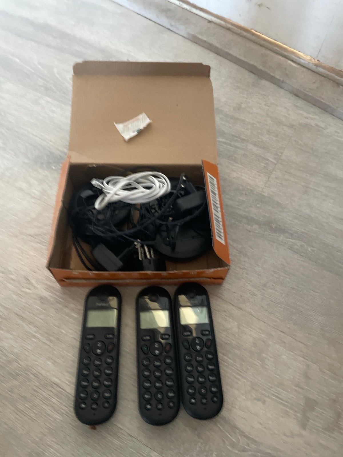 Set van 3 draadloze telefoons met opladers, Ophalen of Verzenden, Gebruikt, 3 handsets