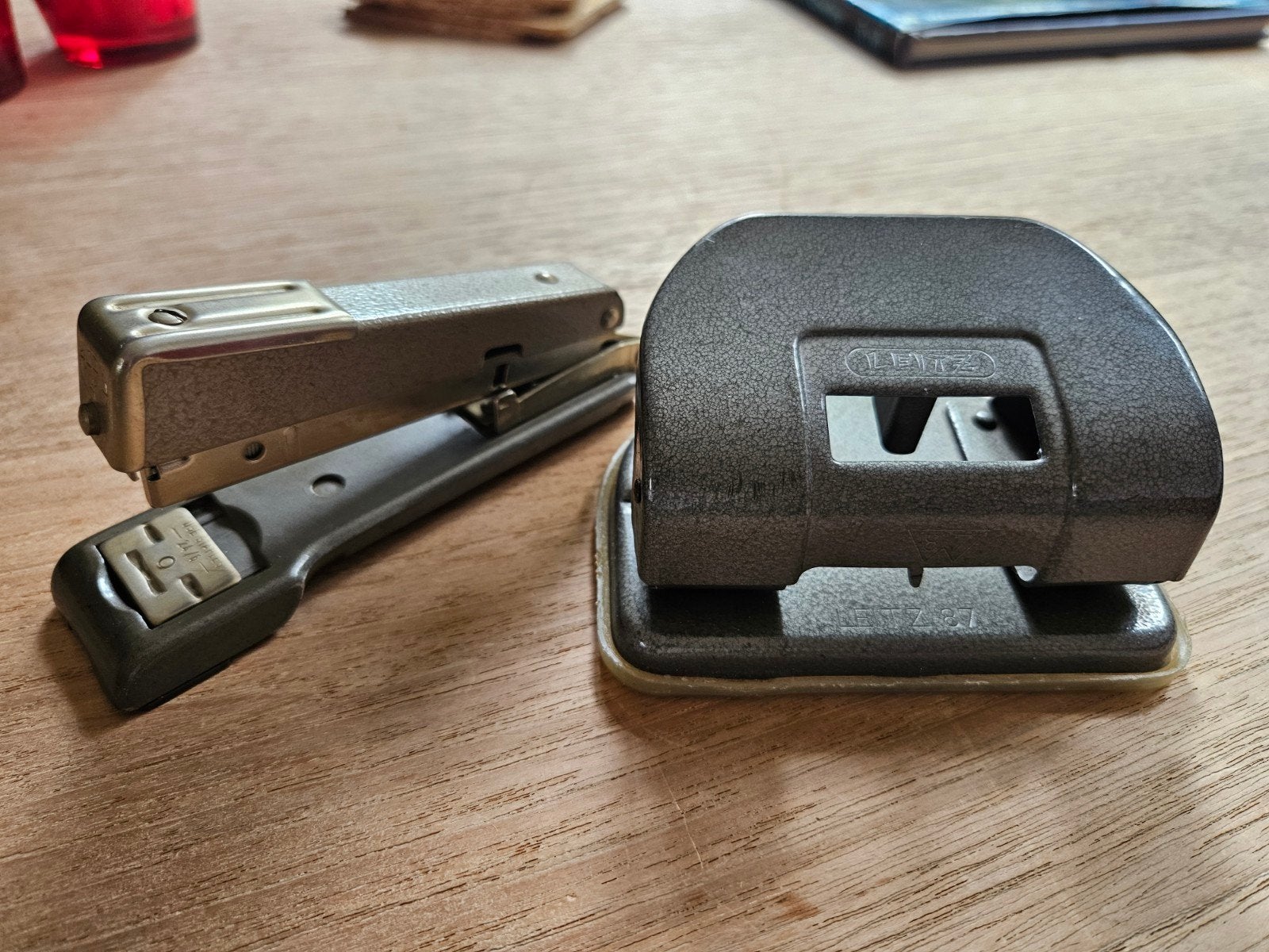Leitz perforator en nietmachine, jaren 60/70, Ophalen of Verzenden, Zo goed als nieuw