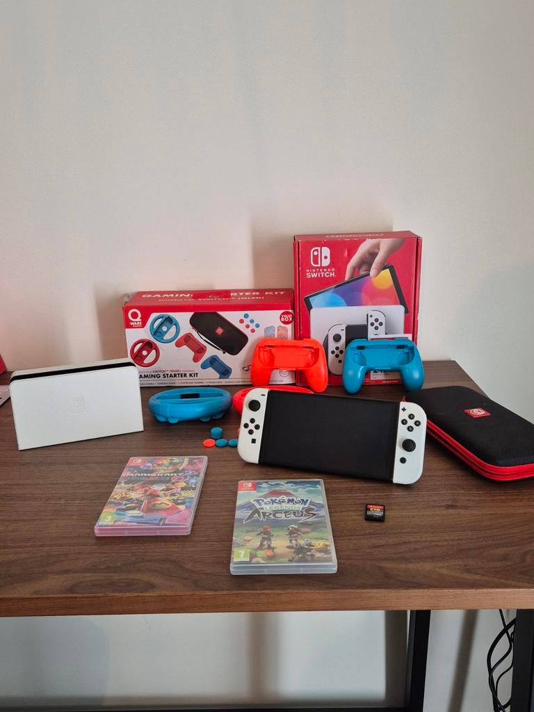 Nintendo Switch Oled + Gaming starter set / Pokemon / Mario, Ophalen of Verzenden, Zo goed als nieuw, Switch OLED
