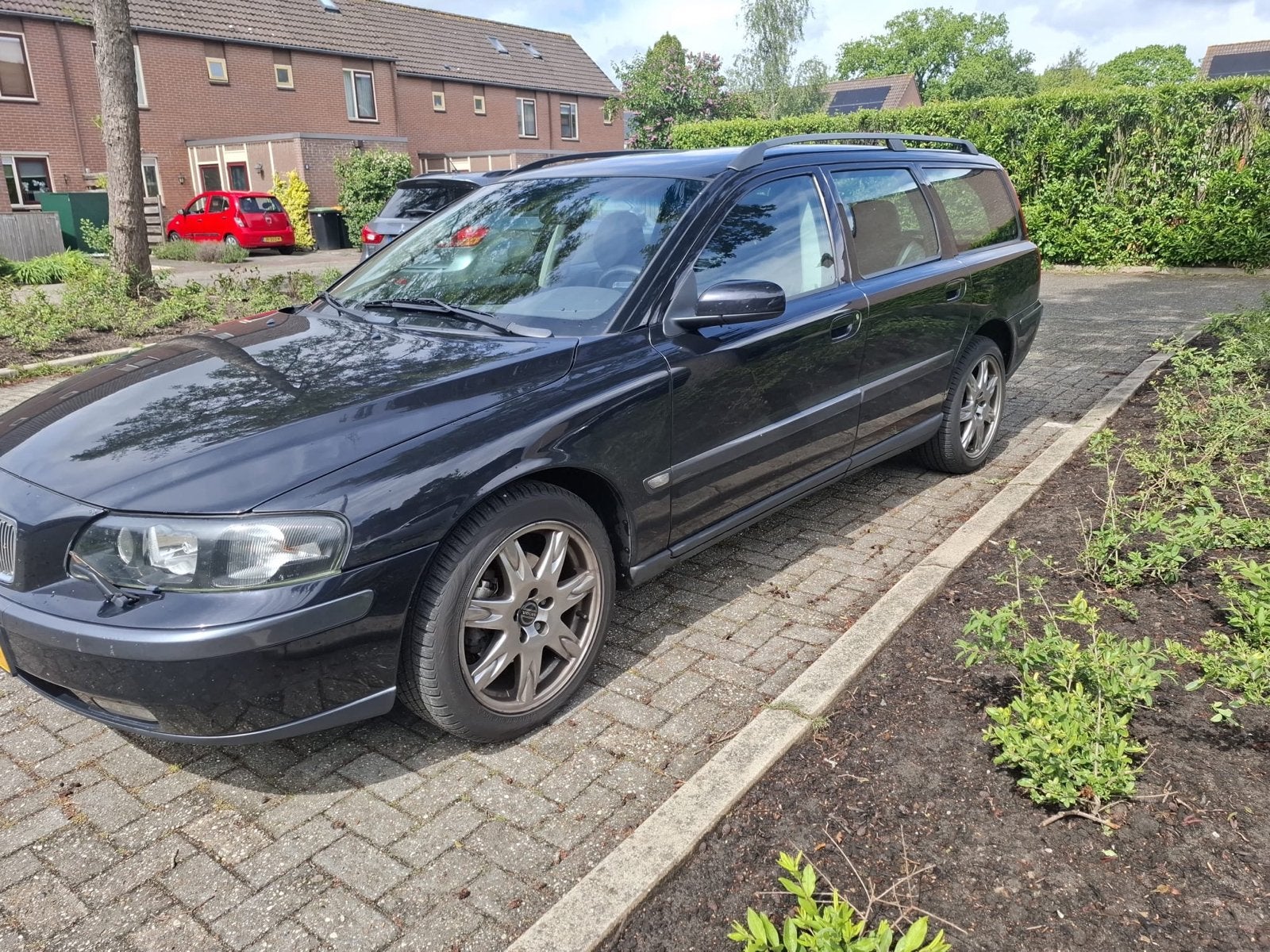 Volvo V70 2.4 140PK 2004 Zwart, Voorwielaandrijving, 1800 kg, Zwart, Stationwagon
