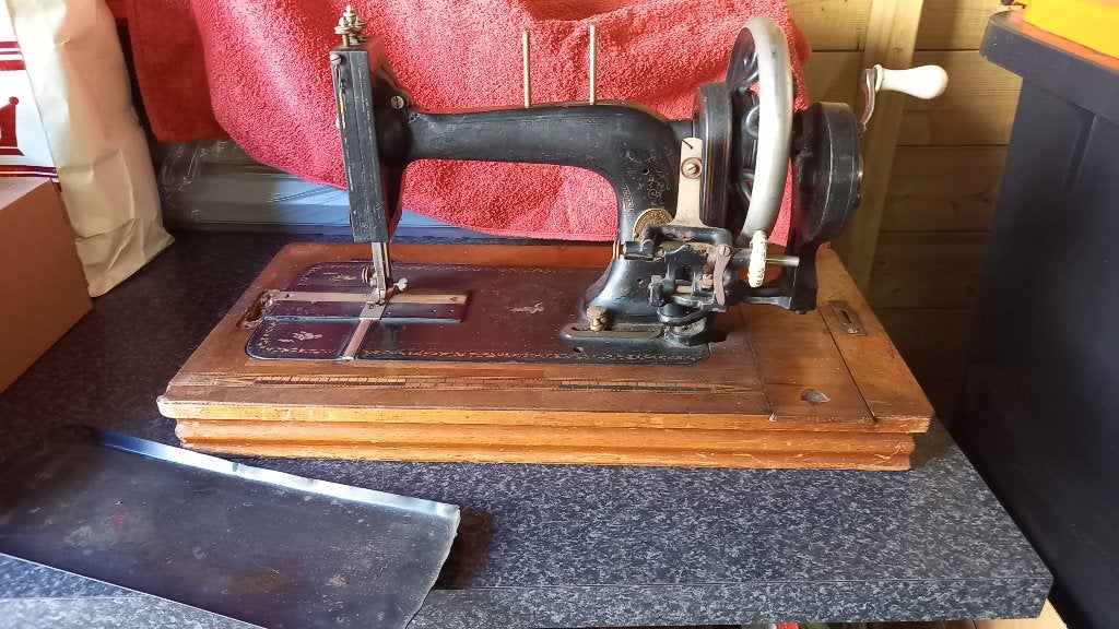 antieke naaimachine, Ophalen
