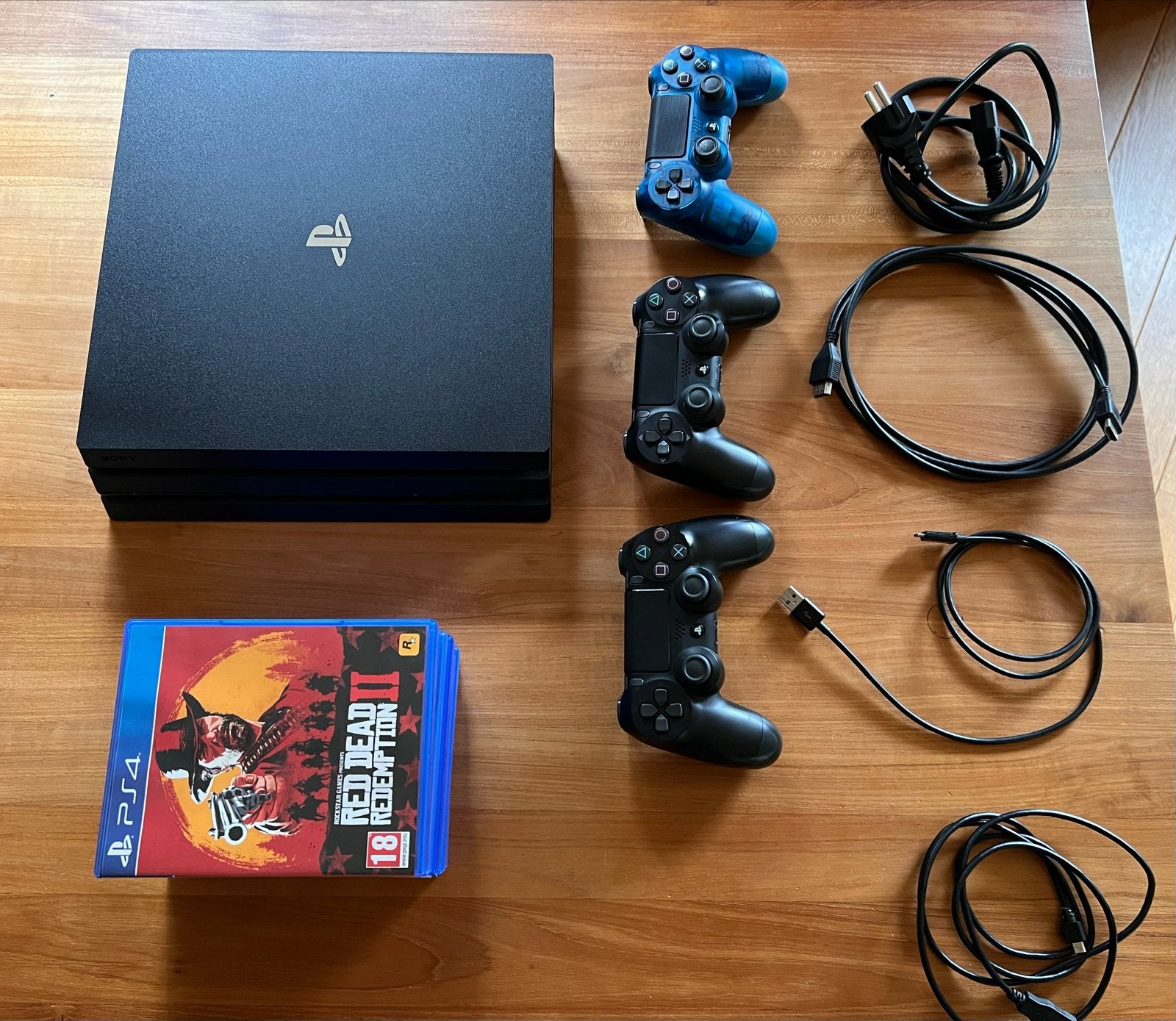 PS4 / Playstation 4 Pro 1TB met 3 controllers en 7 games, Spelcomputers en Games, Spelcomputers | Sony PlayStation 4, Ophalen