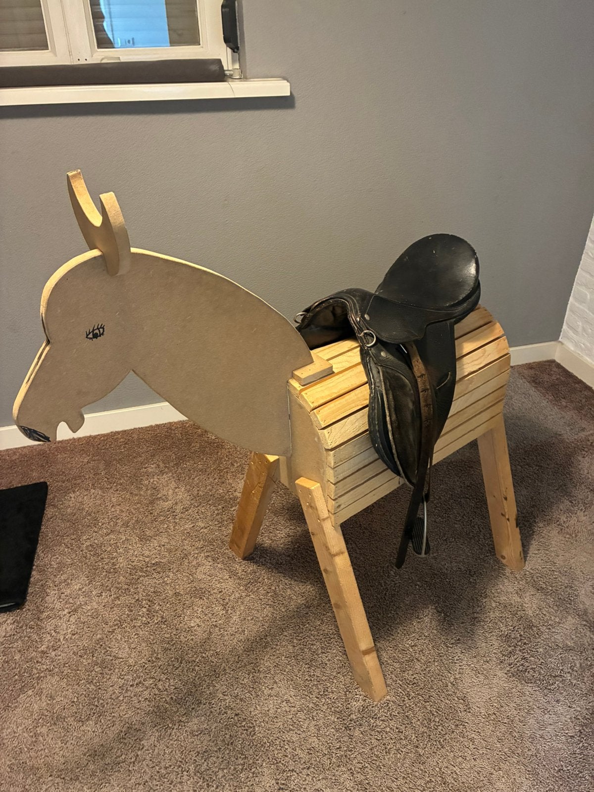 Houten paard met zadel, Ophalen, Gebruikt