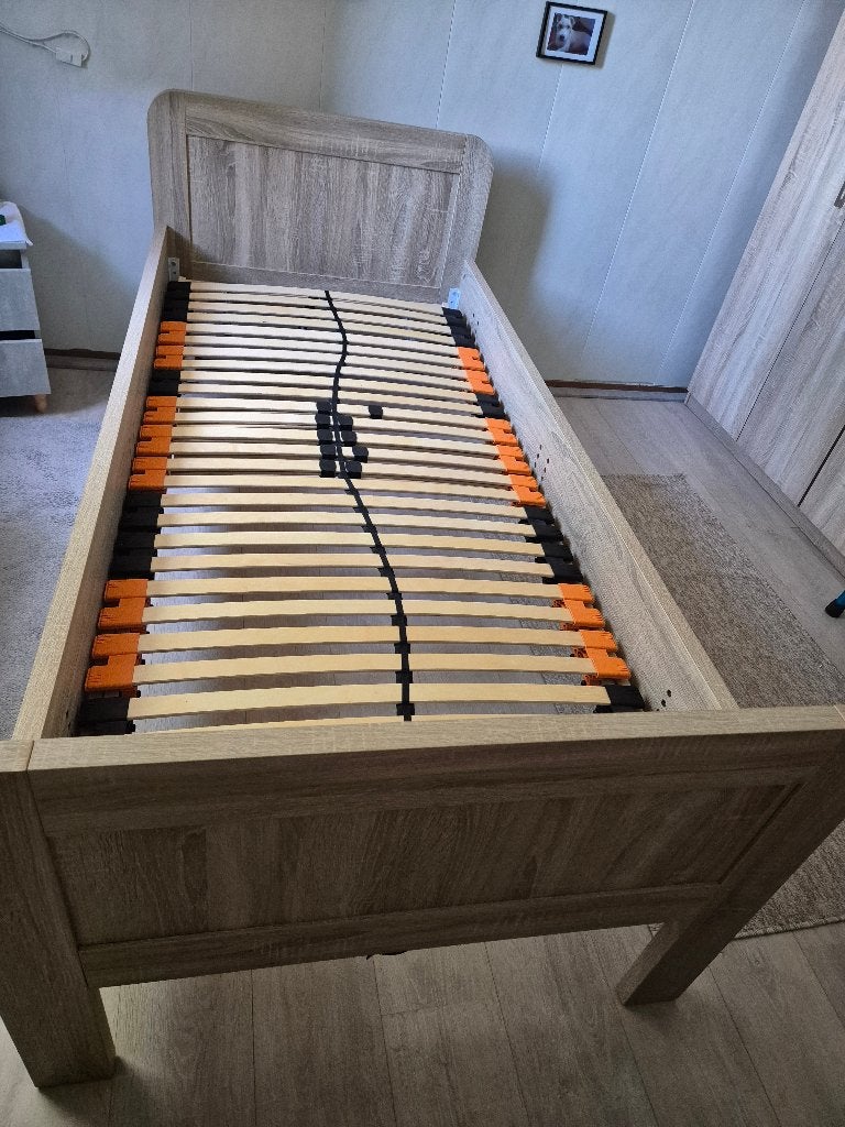 Te Koop; Seniorenbed, Ophalen, Verstelbaar, 90 cm, Zo goed als nieuw