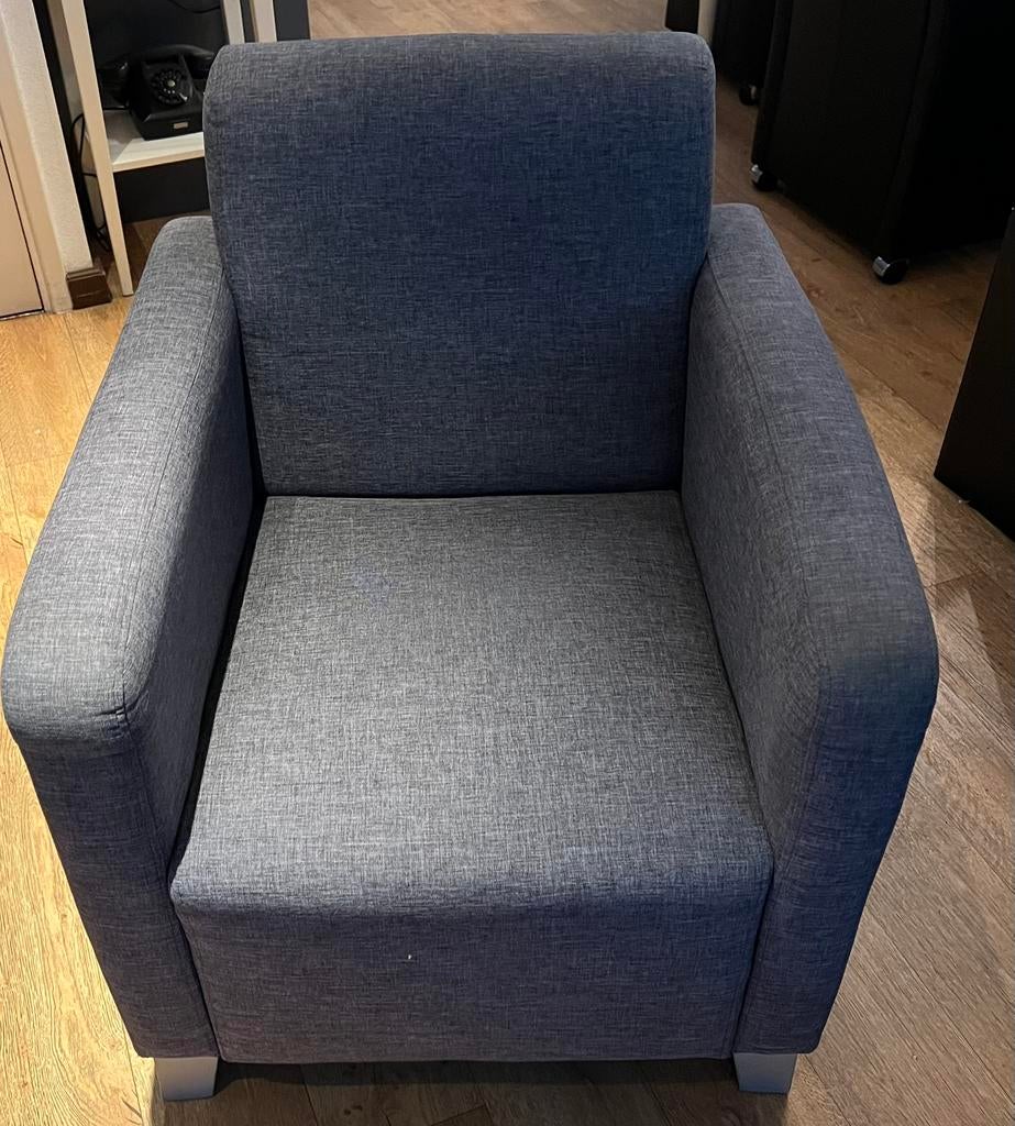 Mooie Fauteuil (grijs stof en zilverkleurige pootjes), Ophalen, Eenpersoons, 75 tot 100 cm, Zo goed als nieuw