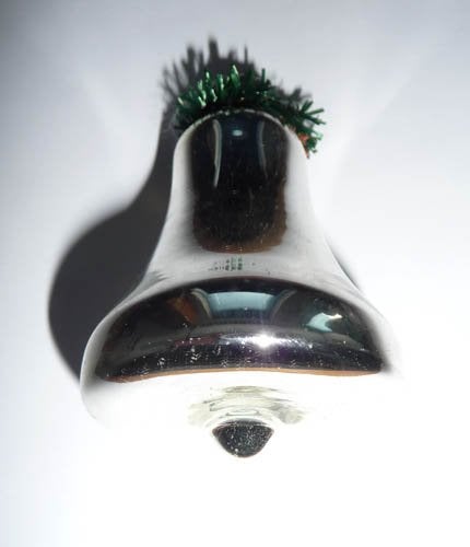 vintage kerstbal kerstklok zilverkleurig met groen randje, Diversen, Ophalen of Verzenden, Gebruikt