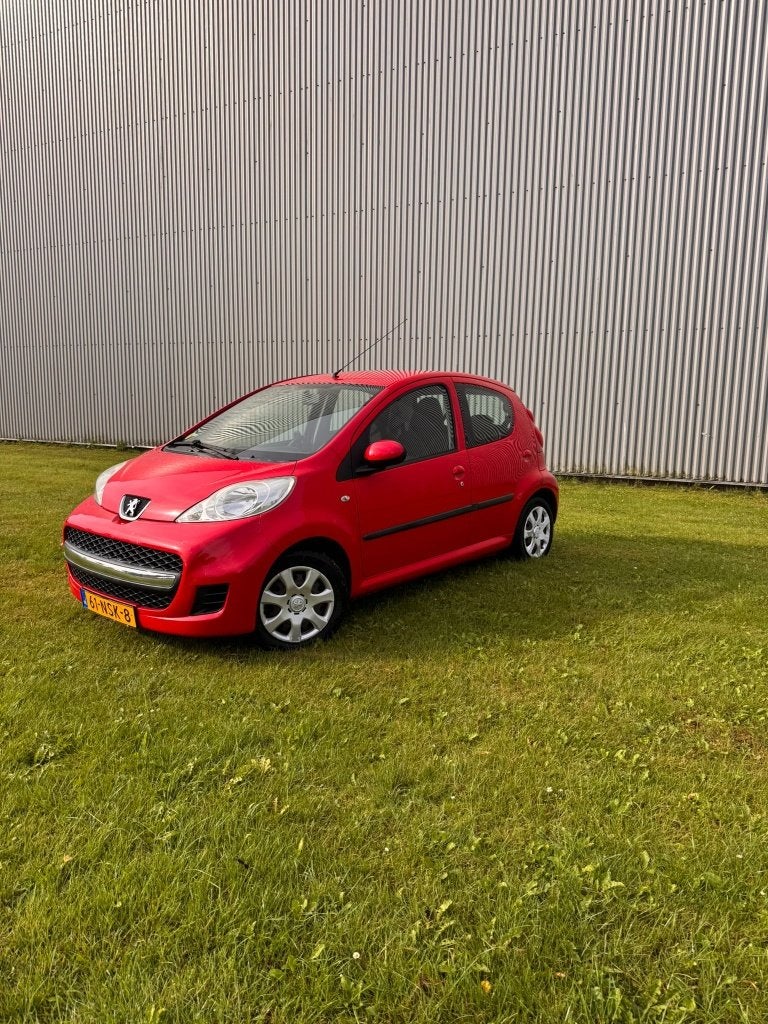 Peugeot 107 1.0 12V 5DR 2010 Rood, Auto's, Peugeot, Voorwielaandrijving, Elektrische ramen, 4 stoelen, 68 pk