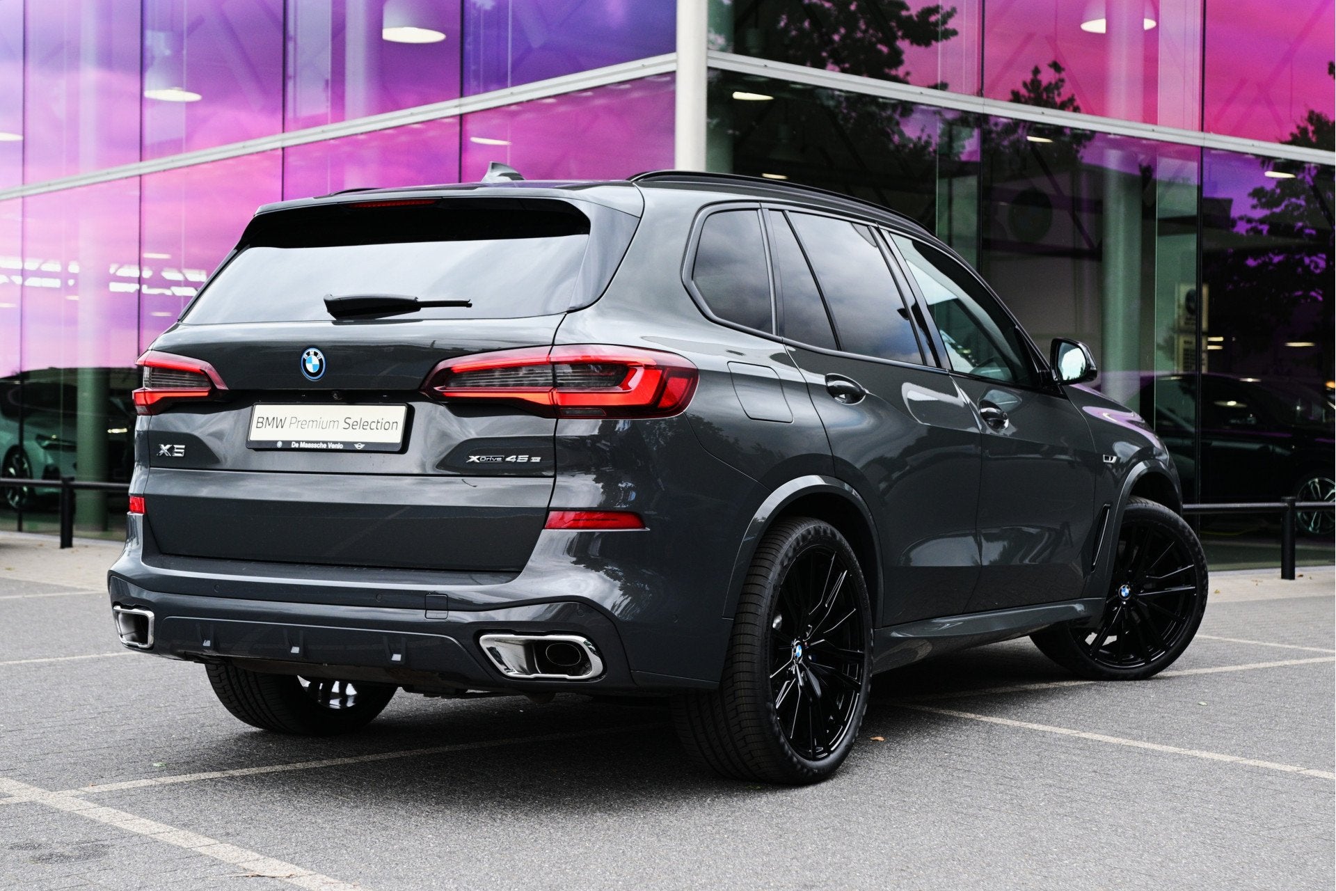 BMW X5 xDrive45e M Sport Automaat / Panoramadak Sky Lounge /, Dealer onderhouden, Gebruikt, Met garantie (alle), 489 pk