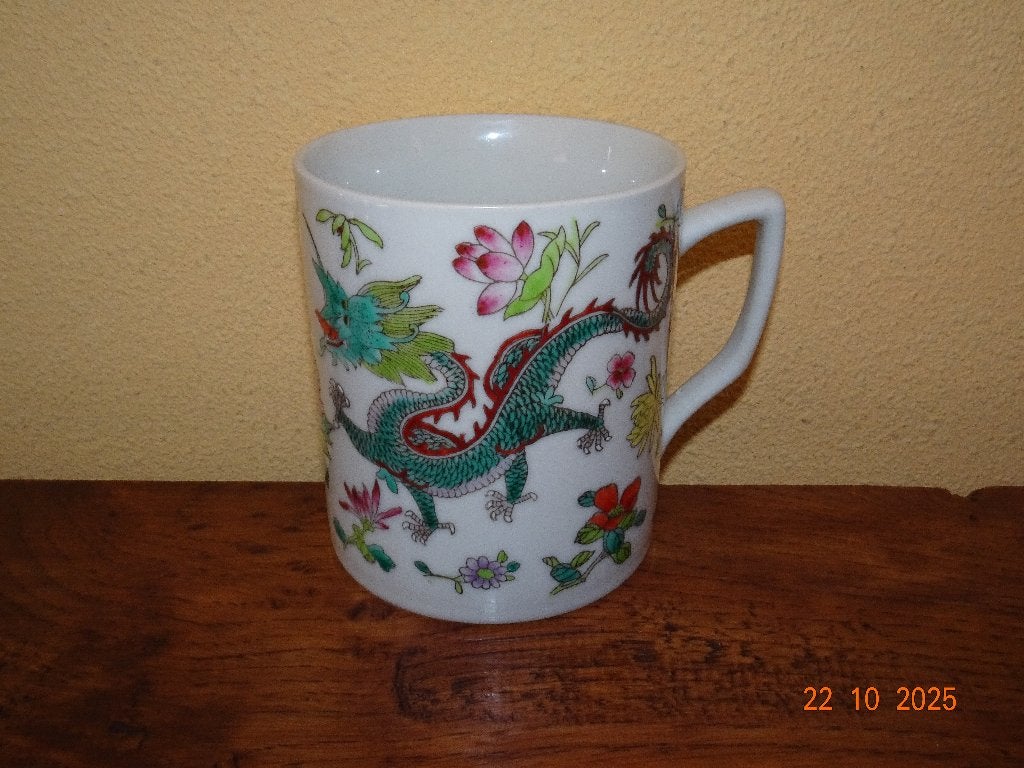 Grote Chinese mok met kleurrijke afbeelding, Ophalen of Verzenden, Zo goed als nieuw, Overige stijlen, Kop(pen) en/of Schotel(s)