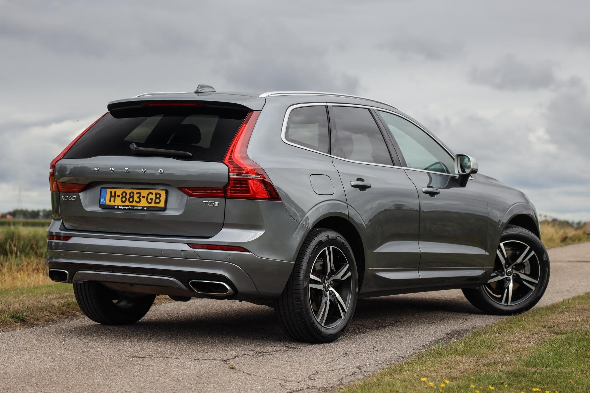Volvo XC60 2.0 T5 R-Design ✅ Leder ✅ H/K ✅ Camera, Stof, Gebruikt, 4 cilinders, 14 km/l