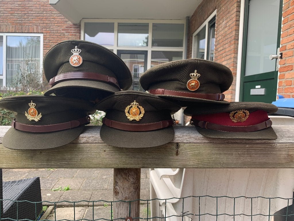 Vijf oude landmacht leger petten, Ophalen, Landmacht, Nederland, Helm of Baret
