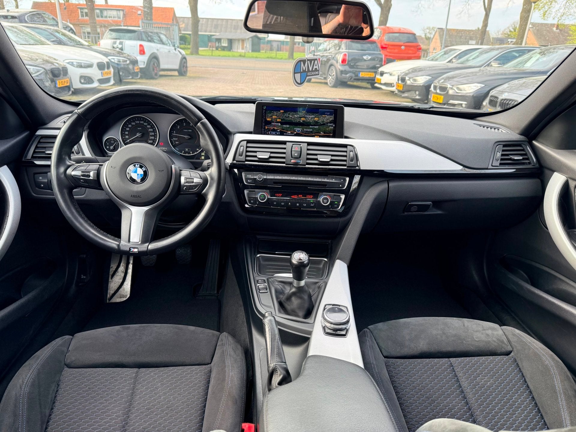 BMW 3-serie 316i Executive M Sport|Nieuwe Ketting + Klepseal, 1360 kg, Gebruikt, 4 cilinders, Alcantara