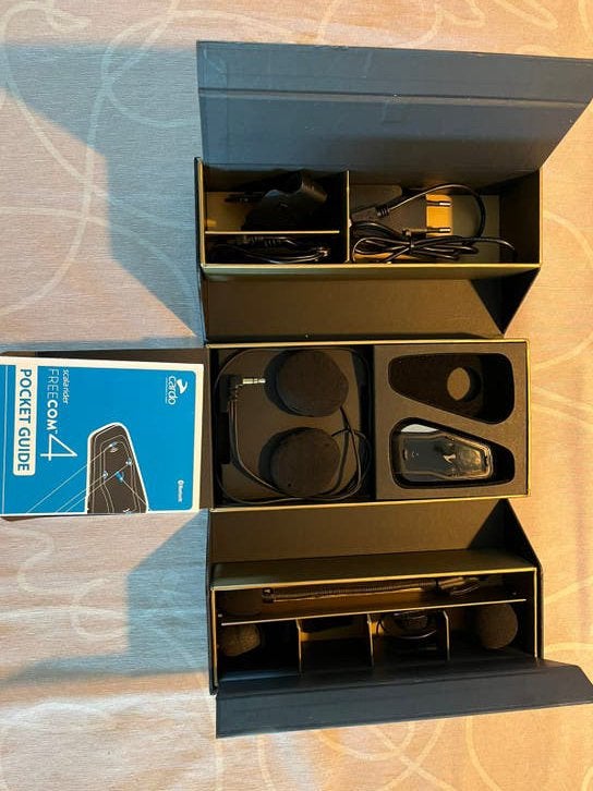 Cardo Freecom 4 - zeer nette staat - JBL 45mm speakers, Motoren, Ophalen of Verzenden, Gebruikt