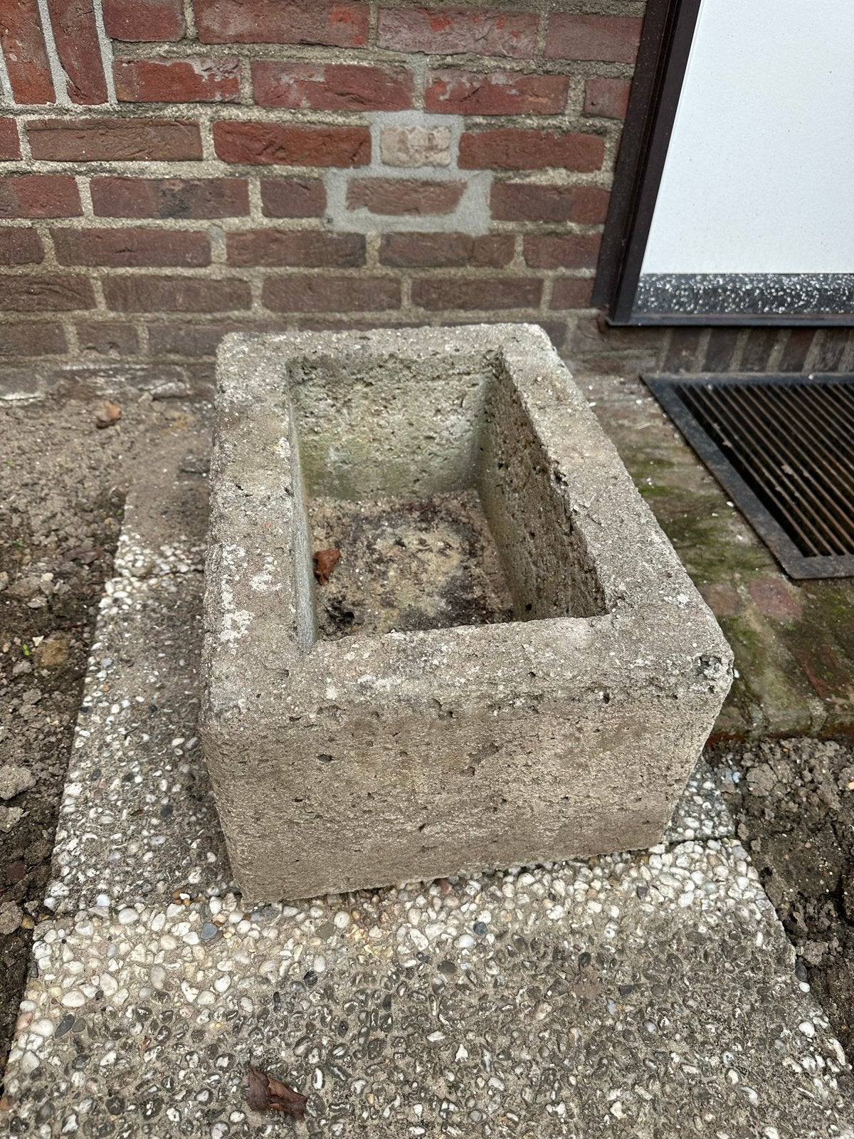 Antieke betonnen bloembak (trog)voor tuin of terras, Ophalen, Gebruikt, Minder dan 30 cm, Minder dan 60 cm
