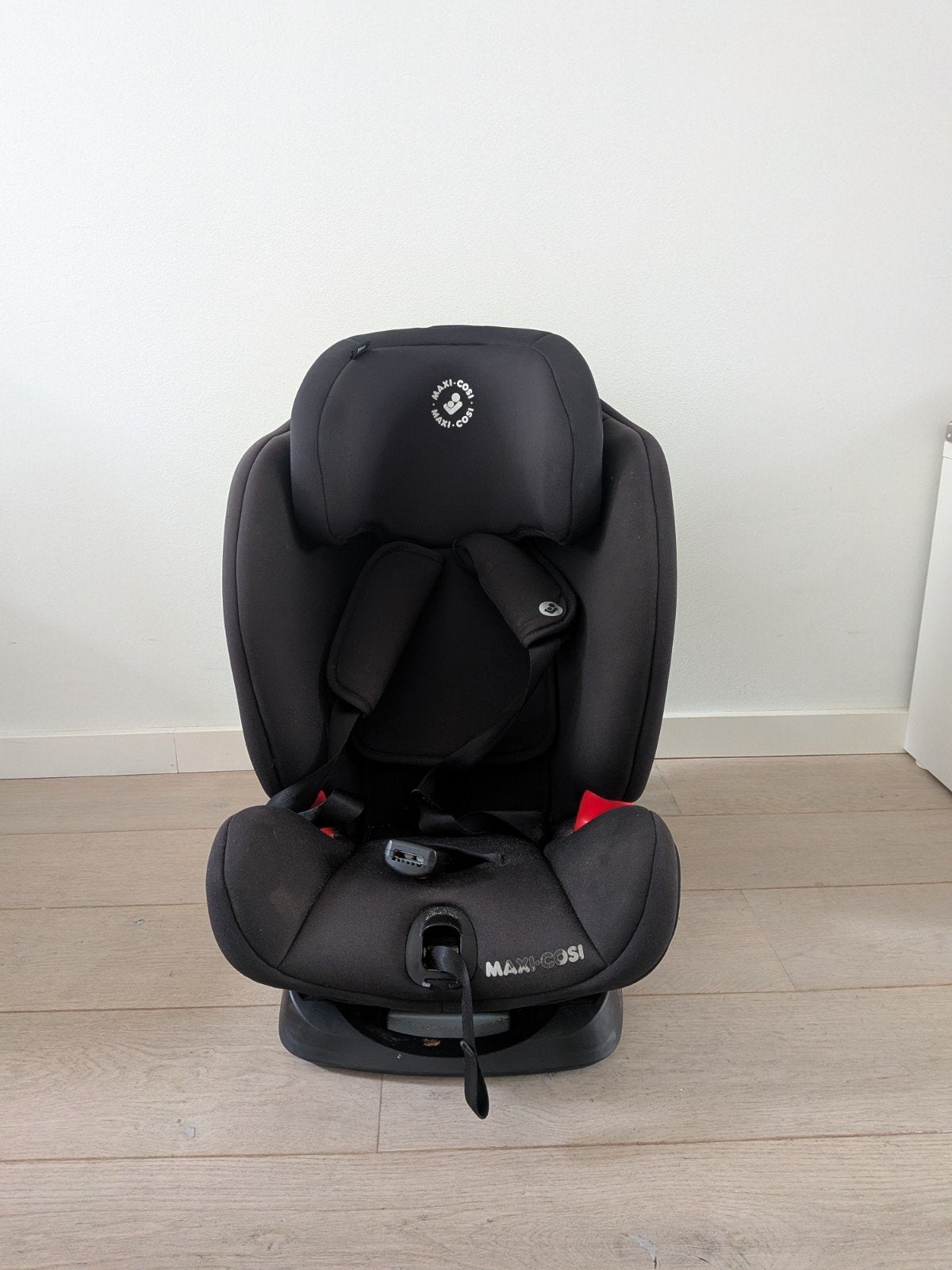 Maxi-Cosi Titan Basic Black meegroei autostoel 9-36kg, Ophalen, Autogordel of Isofix, Gebruikt, Verstelbare rugleuning