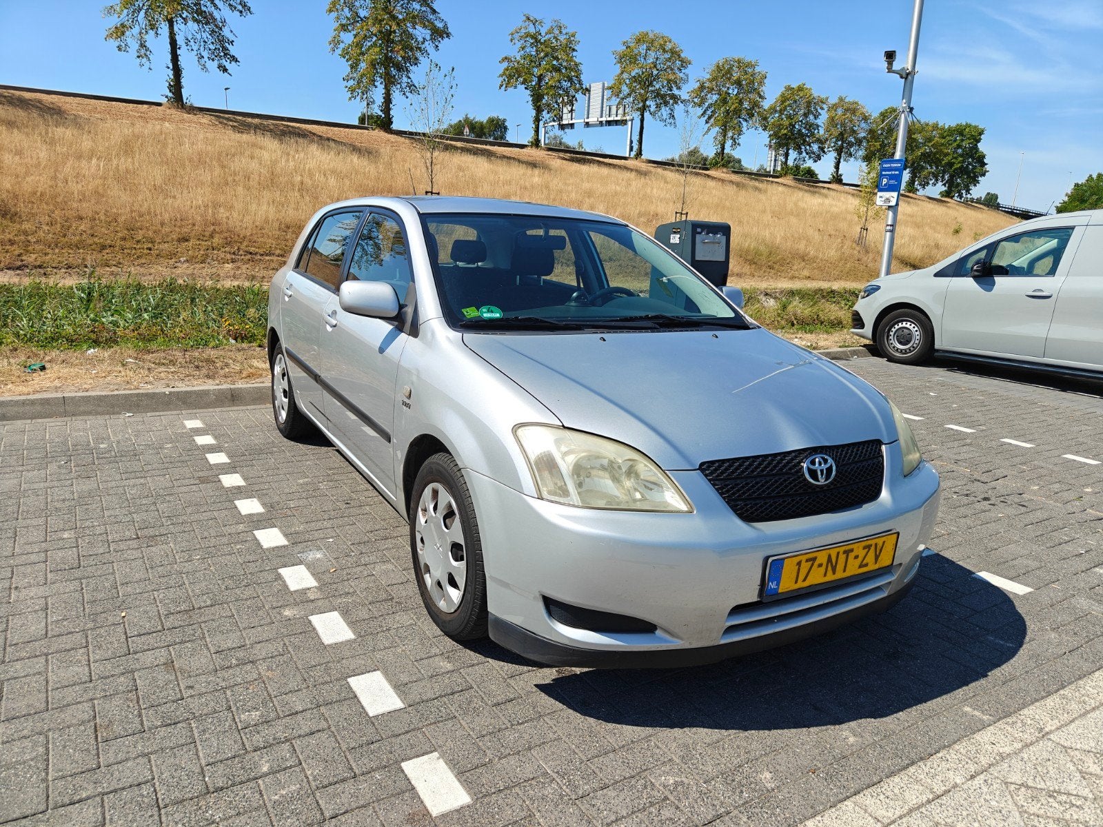 Toyota Corolla 1.6 Vvt-i 5DR Linea Terra 2004 Grijs trekhaak, Auto's, Toyota, Voorwielaandrijving, Zwart, 4 cilinders, Corolla