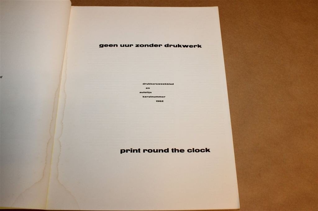 Geen Uur zonder Drukwerk — AGI Grafisch Ontwerp 1962, Ophalen of Verzenden, Gelezen
