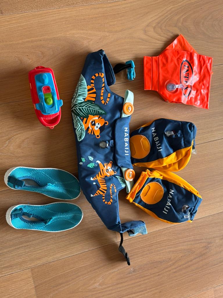 Zwemband en zwemschoenen, Ophalen of Verzenden, One size, Jongen of Meisje, Zwem-accessoire