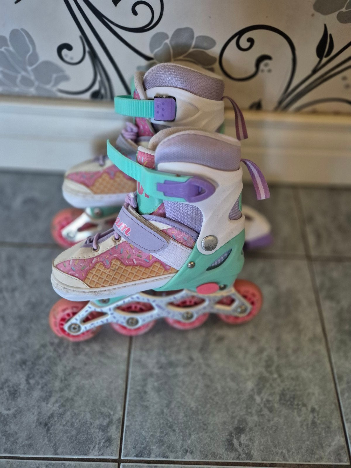 Skeelers lampjes w kleine meid.
Maat is 30-31-32-33.
Prijs 1, Sport en Fitness, Skeelers, Ophalen of Verzenden, Zo goed als nieuw