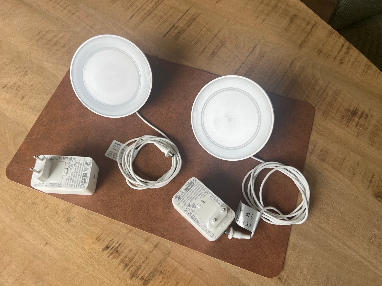 2x Philips Bloom wit, Hue, Zigbee, Bluetooth, Kunststof, Opbouwspot, Overige fittingen, Zo goed als nieuw