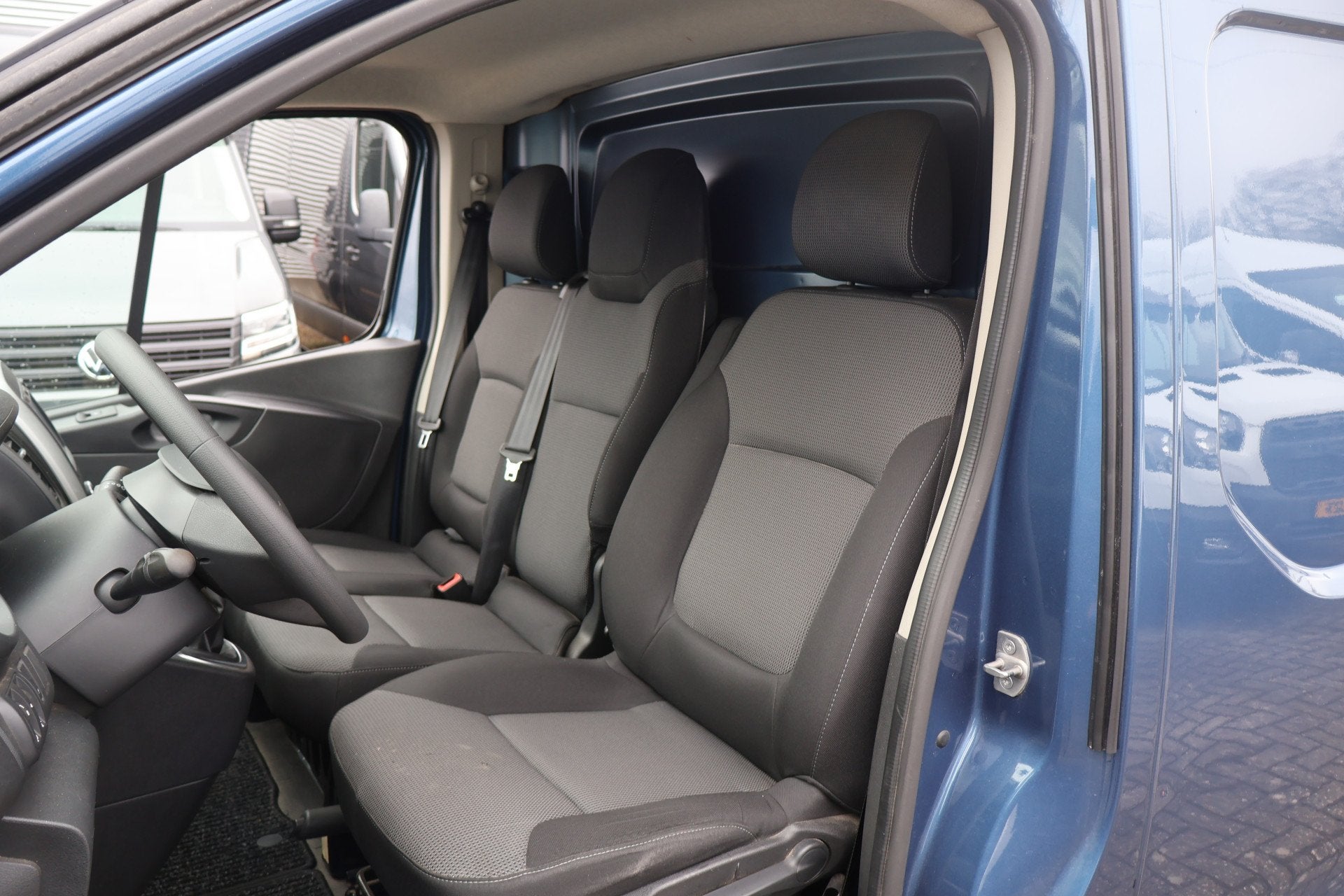 Renault Trafic 2.0 dCi 145pk L1 H1 Automaat (bj 2021), Auto's, Stof, Gebruikt, Euro 6, 4 cilinders