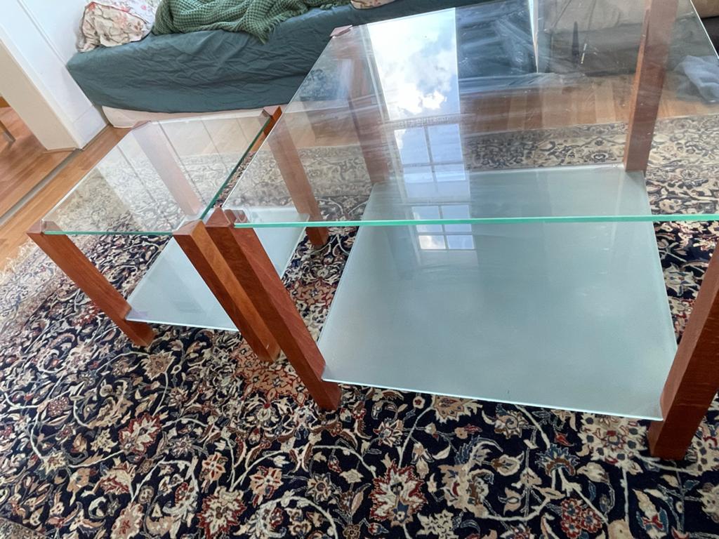 2 glazen salontafels met houten onderstel, Huis en Inrichting, Tafels | Salontafels, Ophalen, Vierkant, 50 tot 100 cm, Minder dan 50 cm