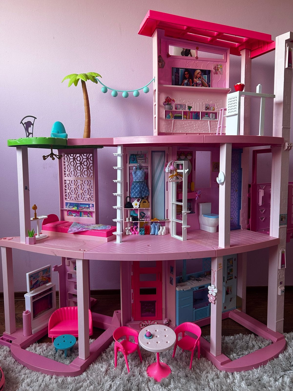 Barbie Droomhuis met Accessoires, Poppen, Auto & Scooter, Kinderen en Baby's, Ophalen of Verzenden, Zo goed als nieuw, Poppenhuis
