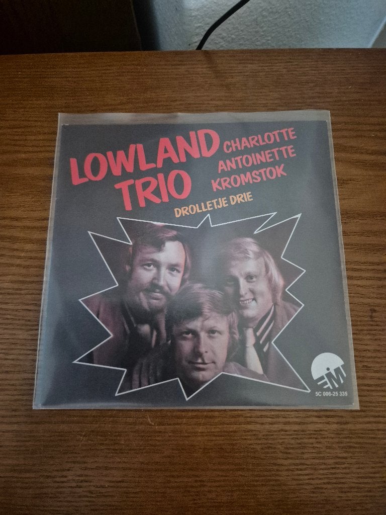 Lowland Trio   aanbieding 15euro, Ophalen of Verzenden, Zo goed als nieuw, 7 inch, Levenslied of Smartlap
