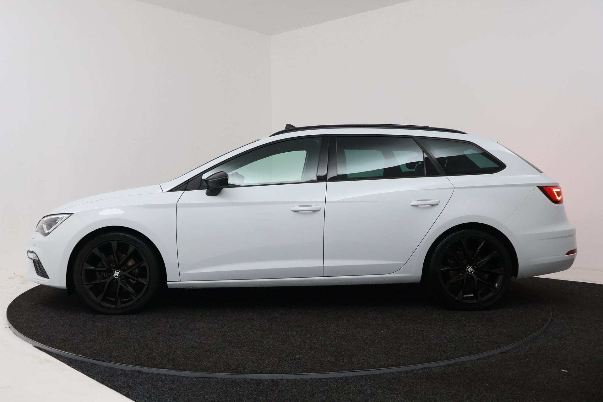 SEAT Leon ST 1.5 TSI FR Ultimate Edition Black (PANORAMADAK,, Auto's, 4 cilinders, Leon, Wit, Geïmporteerd