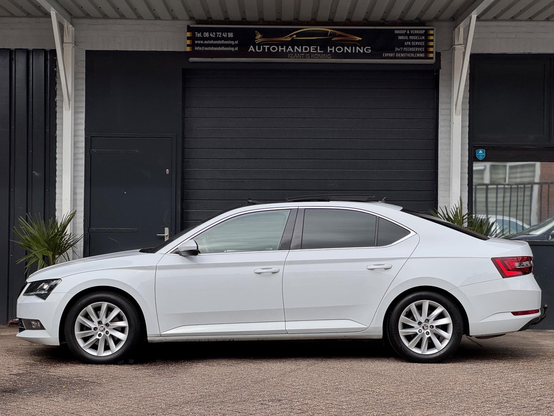 Skoda Superb 1.5 TSI ACT/AUT/PANO/NAVI/XENON/PDC/BOMVOLL, 730 kg, 4 cilinders, 150 pk, Wit