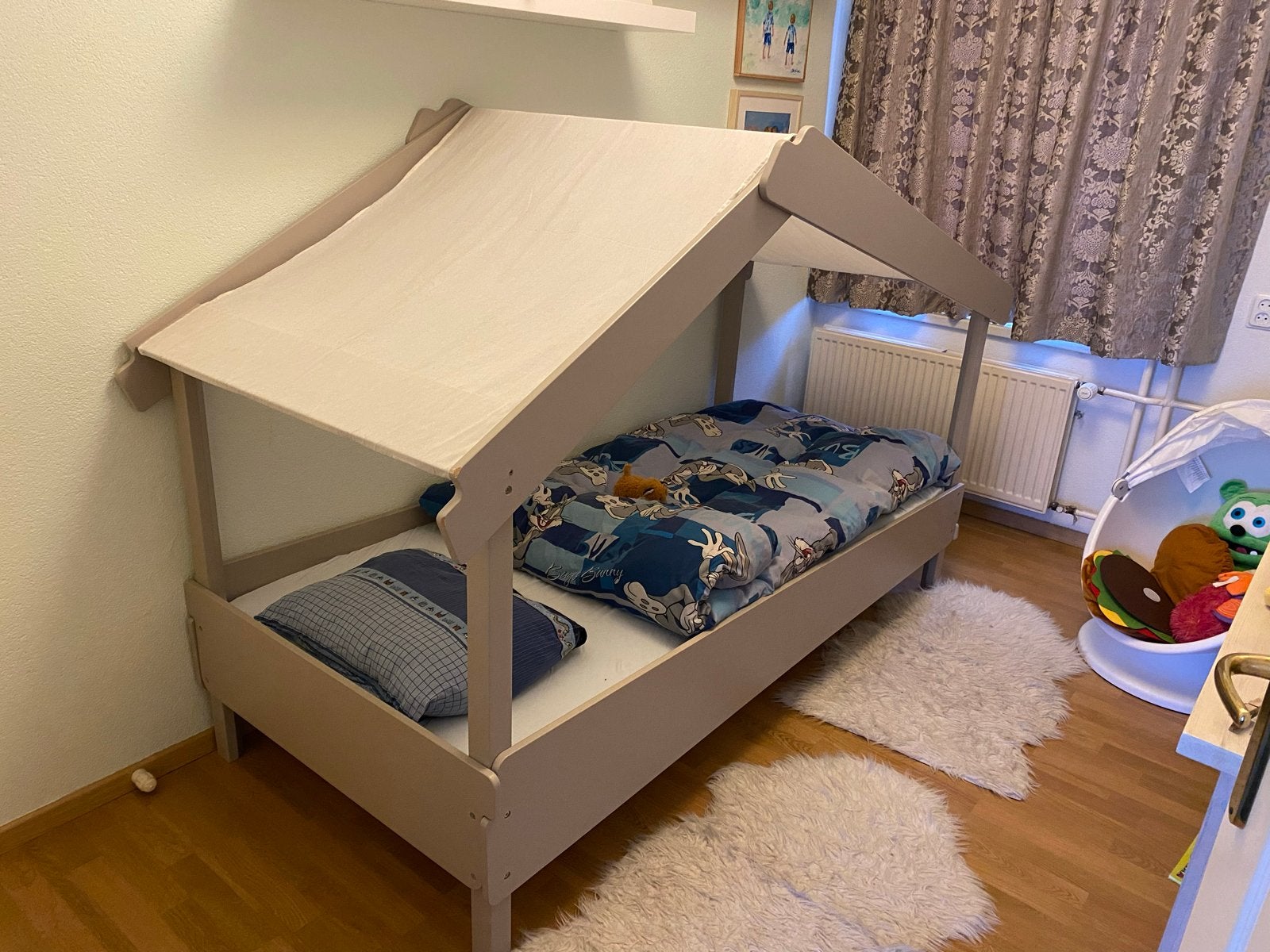 Leuk kinderbed in huisjesstijl met matras, Kinderen en Baby's, Ophalen, 85 tot 100 cm, Gebruikt, Matras