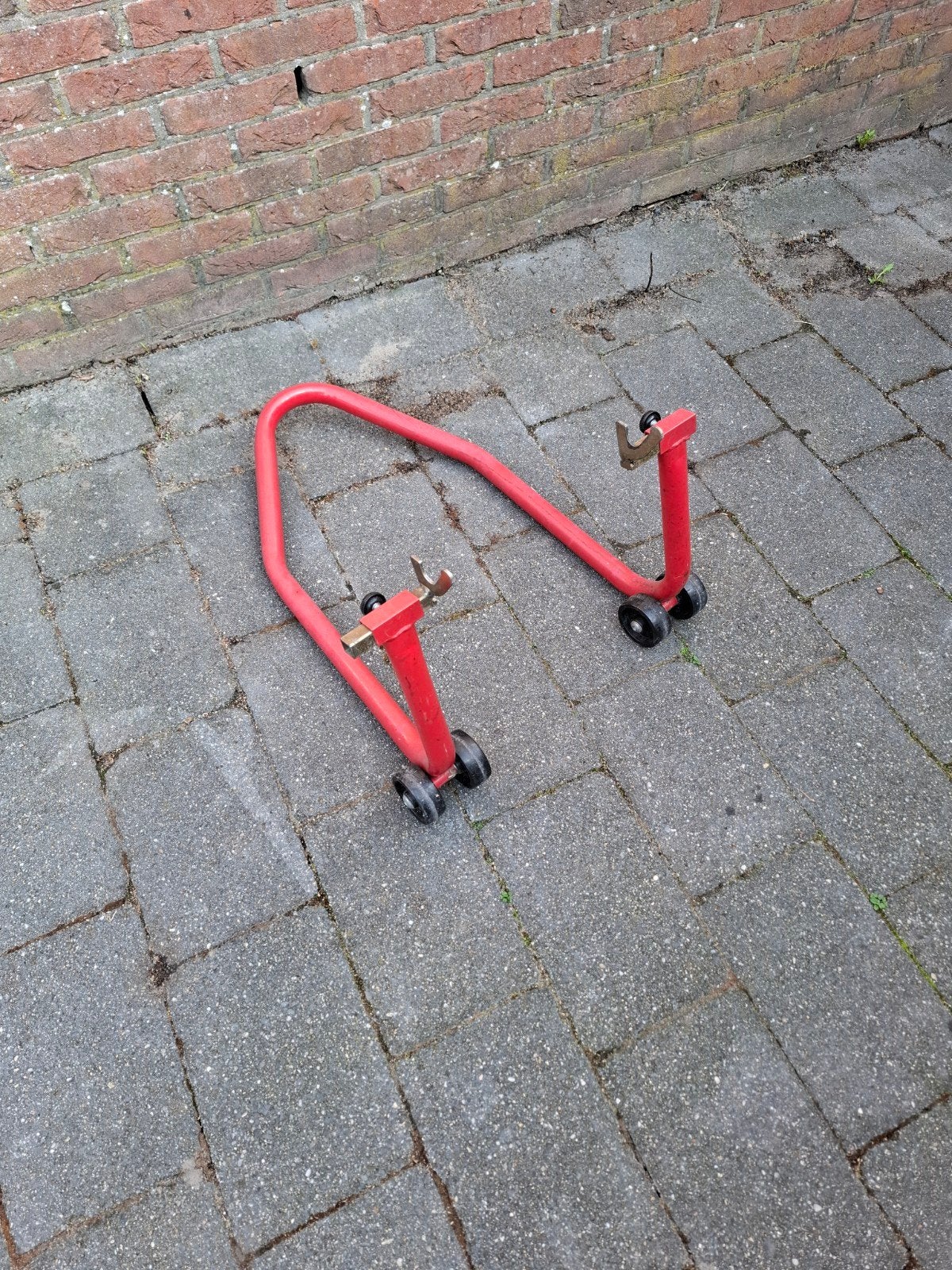 Rode motorfiets paddockstand / achterwielstandaard, Motoren, Ophalen, Gebruikt