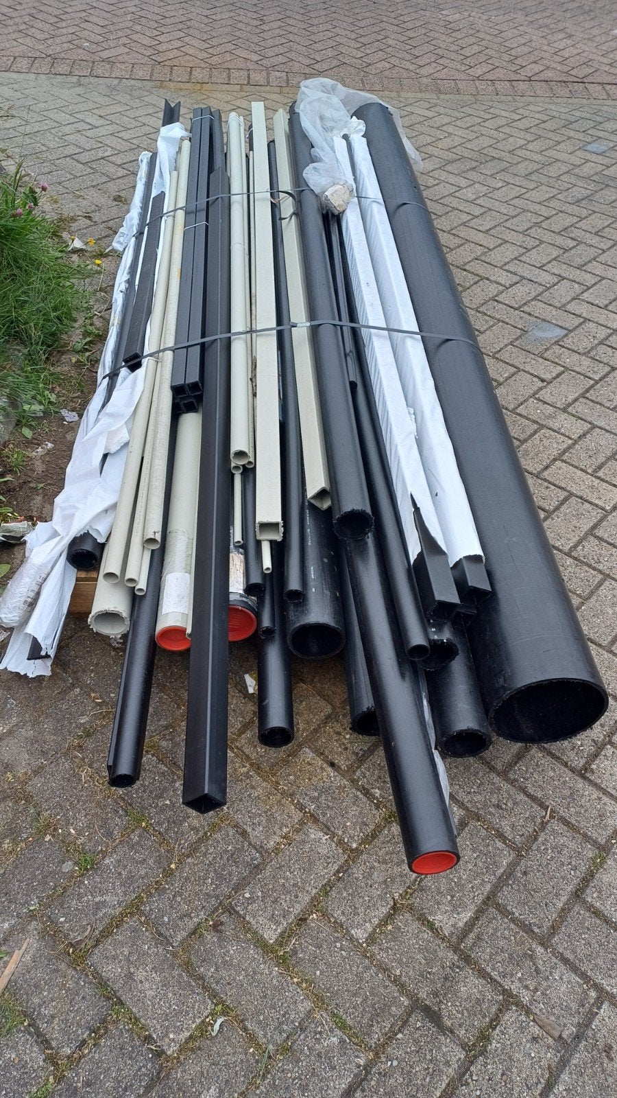 Diverse buizen voor afvoer en constructie, Doe-het-zelf en Verbouw, Buizen en Afvoer, Ophalen, Pvc, Minder dan 2 meter, 80 mm of meer