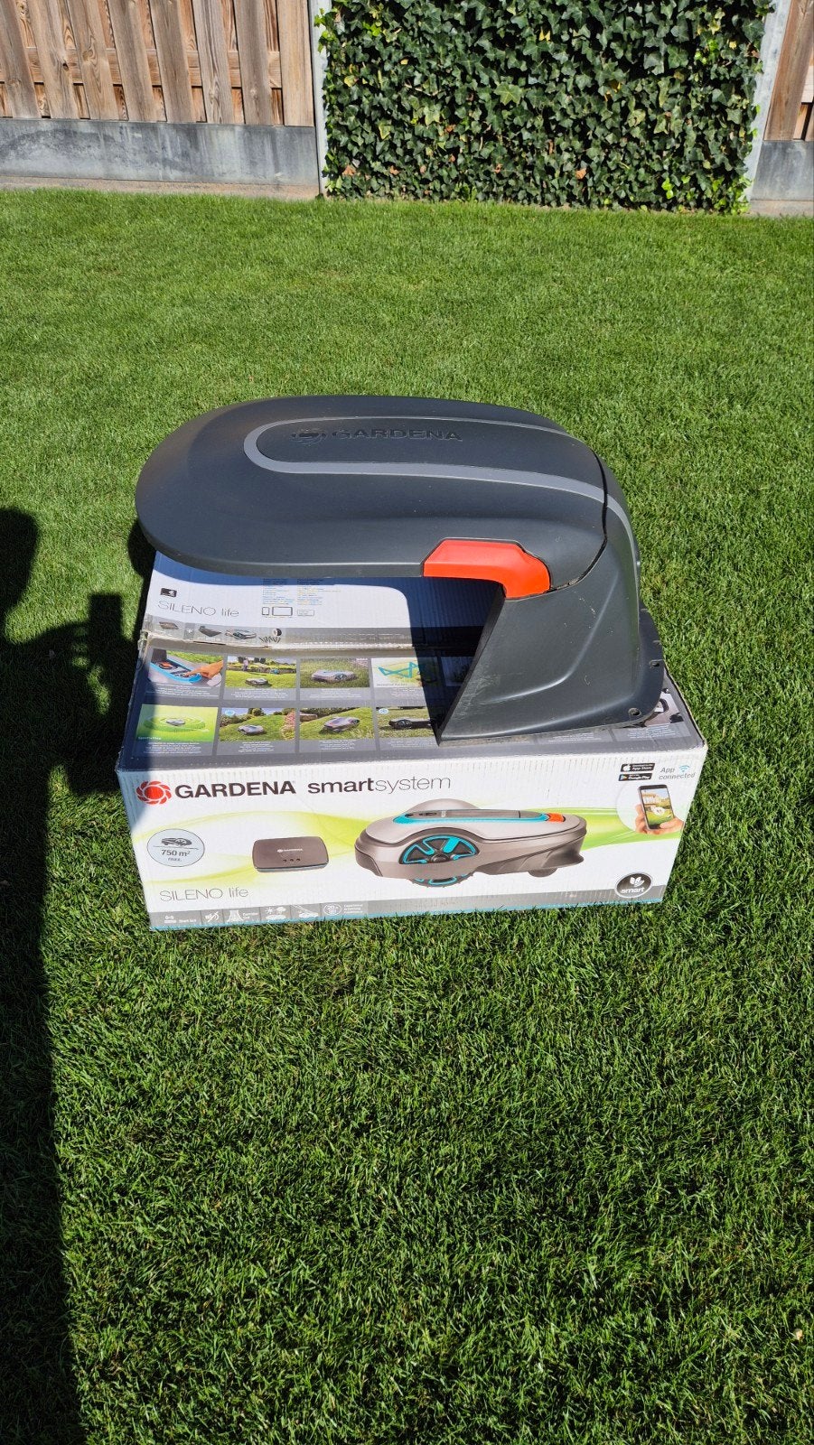 gardena robotmaaier incl. garage en toebehoren., Tuin en Terras, Robotmaaiers, Ophalen, Gebruikt, Gardena en diverse